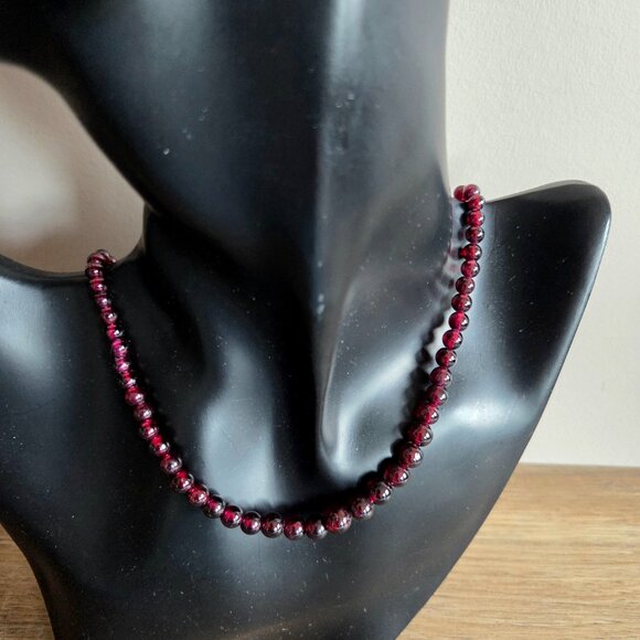 vintage red garnet necklace. Retro jewelry. 17.5'' long. - Picture 3 of 5